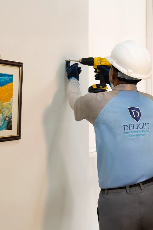 Picture Hanging & Wall Mounting service in Dubai by Delight IFM